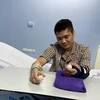 Пациент Фам Ван Выонг занимался реабилитацией после трансплантации предплечья от живого донора в Центральном военном госпитале №108 (Фото: ВИА)
