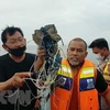 Предметы и вещи предположительно принадлежали пассажирам рухнувшего самолета аивакомпании Sriwijaya Air, Индонезия. (Фото: AFP/ВИА)
