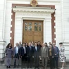 Посол Данг Минь Кхой (в центре на переднем ряду) и гости посольства Вьетнама в Москве. (Фото: ВИА)