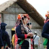 Народность Зао Куанчет в основном носит цвет индиго в сочетании с вышитыми узорами, изысканными аксессуарами и украшениями. (Фото: ИЖВ)