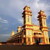 Церковь Святой Престол Тэйнинь, шедевр вьетнамской религиозной архитектуры, отражает гармонию многих основных религий мира. (Фото: ВИА)