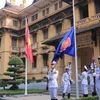 Церемония поднятия флага по случаю 52-й годовщины основания Ассоциации государств Юго-Восточной Азии (АСЕАН). Фото: Лам Кхан (ВИА)