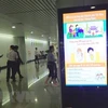 Рекомендации по противостоянию острых респираторных инфекций поместили в аэропортах во Вьетнаме. (Фото: Динь Ханг/ВИА)