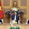 Премьер-министр Нгуен Суан Фук выступает на на рабочем заседании. (Фото: Тхонг Нят)