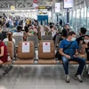 Пассажиры ожидают своих рейсов в аэропорту Суварнабхуми в Бангкоке, Таиланд. (Фото: ВИА)