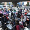 Улицы в Ханое снова стали переполненными после того, как правительство ослабило меры по социальному дистанцированию в конце апреля 2020 года. (Фото: ВИА)