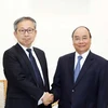 Премьер-министр Нгуен Суан Фук (справа) и посол Японии во Вьетнаме Ямада Такио. (Фото: ВИА)