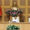 Заместитель премьер-министра Ву Дык Дам (в центре) на совещании (Фото: ВИА)
