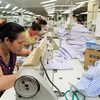 Работники Sai Dong Garment Company производят рубашки для экспорта в США, ЕС и Японию (Фото: ВИА)