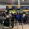 Граждане Вьетнама проходят процедуры в аэропорту перед вылетом домой (Фото: ВИА)