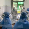 Врачи лечат пациентов с COVID-19 в больнице в центральной провинции Куангнам (фото любезно предоставлено доктором Луонг Куок Чином)