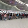Граждане Вьетнама в Канаде ожидают в аэропорту для прохождения процедур (Источник: ВИА)