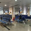 В зале ожидания международного аэропорта Таншоннят города Хошимина мало гостей. (Фото: ВИА)