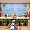 Постоянный заместитель председателя Национальной ассамблеи (НС) Вьетнама Тонг Тхи Фонг выступает на Неофициальной встрече молодых парламентариев Межпарламентской ассамблеи АСЕАН. (Фото: ВИА)
