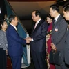 Премьер-министр Японии Ёсихидэ Суга прибывает в Ханой 18 октября, начиная свой официальный визит во Вьетнам. (Фото: ВИА)