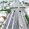 Движение на кольцевой развязке Аншыонг в районе 12 улучшилось благодаря модернизированной транспортной инфраструктуре. (Фото: sggp.org.vn)