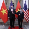 Заместитель премьер-министра и министр иностранных дел Фам Бинь Минь (справа) и госсекретарь США Майк Помпео провели переговоры в Ханое 30 октября (Фото: ВИА)
