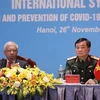 Заместитель министра обороны, генерал-полковник Хоанг Суан Чиен (справа) выступает на конференции (Фото: ВИА)