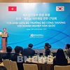 Министр промышленности и торговли Чан Туан Ань выступает с речью на семинаре между своим министерством и корейскими предприятиями в Ханое 26 ноября (Фото: ВИА)