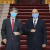 Премьер-министр Нгуен Суан Фук (справа) и президент JICA Китаока Шиничи (Фото: ВИА )