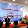 Фотограф Чан Мань Тхыонг на церемонии презентации книги (Фото: ВИА)