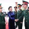 Председатель Национального собрания (НС) Нгуен Тхи Ким Нган и официальные лица на встрече (Фото: ВИА)