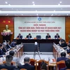 Премьер-министр Нгуен Суан Фук (стоит) выступает на мероприятии (Фото: ВИА)