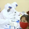 Медицинские работники берут образцы у населения для тестирования на COVID-19 (Фото: ВИА)