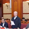 Член Политбюро, постоянный член секретариата Чан Куок Выонг (стоя) на конференции. (Фото: Фыонг Хоа/ВИА)