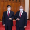 Премьер-министр Нгуен Суан Фук и министр общественной безопасности Китая Чжао Кэчжи на приеме. (Фото: ВИА)