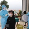  Медицинский персонал берет образцы для теста на SARS-CoV-2. (Фото: ВИА)
