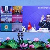 Заместитель начальника Генерального штаба Вьетнамской народной армии генерал-полковник Нгуен Фыонг Нама (справа) принимает участие в 18-м совещании начальников сил обороны стран АСЕАН (Фото: ВИА )