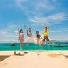 Отечественные туристы наслаждаются прекрасным Кулаочамом (острова Чам). (Фото: guuvivu.com)