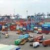 Импортно-экспортная деятельность в порту Сайгон (Фото: ВИА) 