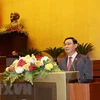 Председатель НС Выонг Динь Хюэ представляет список кандидатов (Фото: ВИA)