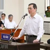 Бывший министр промышленности и торговли Ву Хи Хоанг дает показание на суде. (Фото: ВИА)