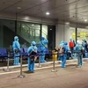 Пассажиры, ожидающие прохождения процедуры въезда в международный аэропорт Вандон (Куангнинь). (Фото: ВИА)