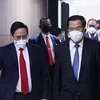 Премьер-министр Вьетнама Фам Минь Тьинь (слева) и премьер-министр Камбоджи Самдек Техо Хун Сен (справа) на встрече лидеров АСЕАН 24 апреля в Джакарте, Индонезия (Фото: ВИА)