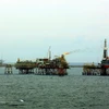 Нефтяные вышки на месторождении Батьхо (Фото: ВИА).