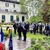 Дань уважения покойному президенту Хо Ши Мину в Монтрей, Франция, 19 мая по случаю его 131-й годовщины со дня рождения. (Фото: ВИА)