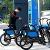 Ханой будет пилотировать прокат электрических велосипедов, чтобы облегчить связь между местными автобусными маршрутами и системой скоростного автобусного транспорта (BRT) (Фото: ВИА)