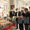 Прилавки с вьетнамским личи в супермаркете AEON. Иллюстрация изображения (Фото: ВИА)