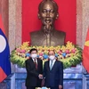 29 июня президент Вьетнама Нгуен Суан Фук имел встречу с генеральным секретарем партии Лаоса, президентом Тонглуном Сисулитом в Ханое (Фото: ВИА)
