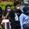Люди в Сингапуре носят маски для предотвращения COVID-19 (Фото: AFP/ВИA)