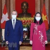 Вице-президент страны Во Тхи Ань Суан (справа) и вице-президент и министр иностранных дел Швейцарии Игнацио Кассис (Фото: ВИА)