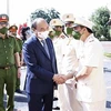 Президент Нгуен Суан Фук встречается с офицерами в тюрьме Нгокли (Фото: ВИA)