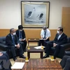 Посол Ву Хонг Нам на встрече с председателем Коммунистической партии Японии Шии Кадзуо. (Фото: ВИА)
