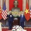 Президент Нгуен Суан Фук и вице-президент США Камала Харрис во время встречи (Фото: ВИA)