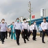 Премьер-министр Фам Минь Тьинь инспектирует больницу (Фото: ВИA)