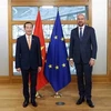 Президент Европейского Совета Шарль Мишель (справа) принимает посла Вьетнама Нгуен Ван Тхао (Фото: ВИА)